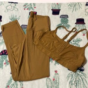 Offline by aerie set. Large leggings. Medium bra.